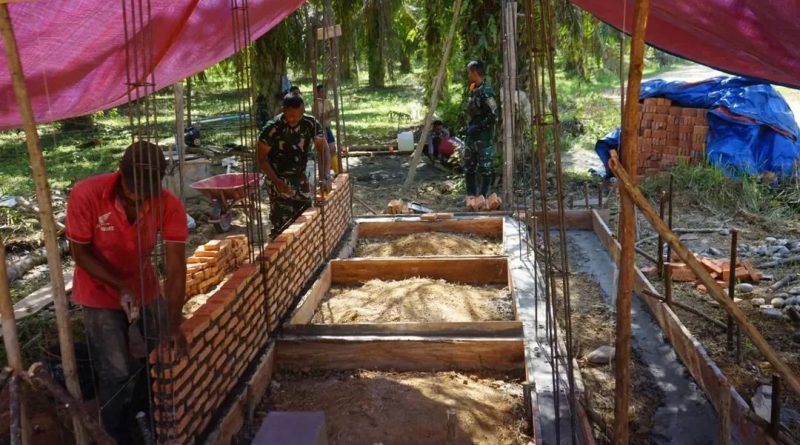 Pembangunan MCK Sasaran Satu TMMD Aceh Tamiang, Mulai Pasang Batu Bata