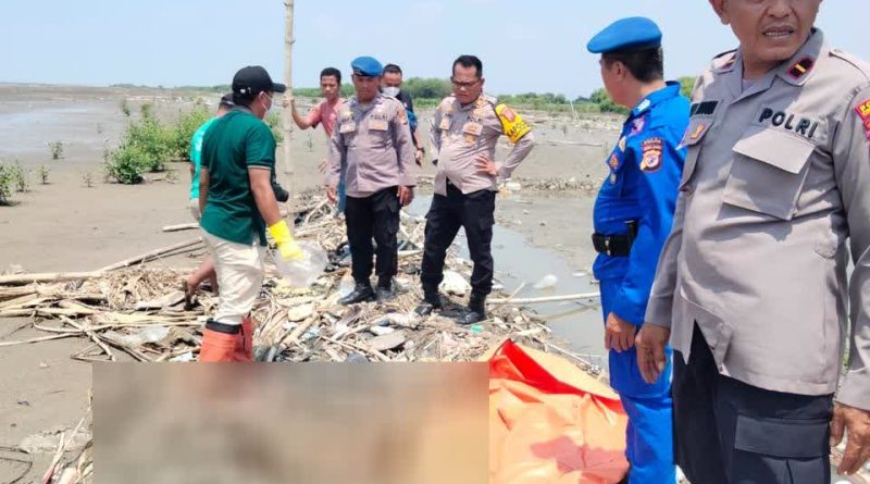Penemuan Mayat Laki=laki di Bibir Laut Muara, Respon Cepat Polisi Lakukan Evakuasi dan Identifikasi.