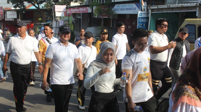 Kasdim 0620/Kabupaten Cirebon Hadiri Jalan Santai dalam Rangka Hari Jadi ke-544 Kabupaten Cirebon