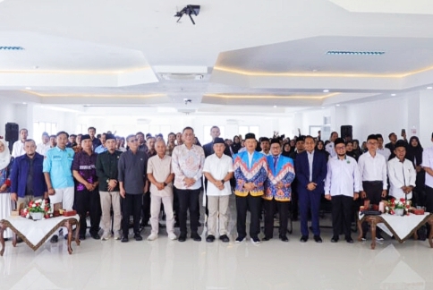 Bupati Dian dan juga Kepala dinas Pendidikan dan Kebudayaan (Kadisdikbud) Elon Carlan Menghadiri Acara Workshop Kepala Madrasah Guru Se- Kabupaten Kuningan.