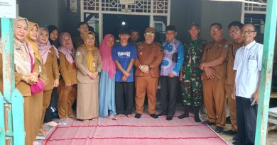 Wujud Kepedulian, Camat Merbau Mataram Jenguk Korban Pengeroyokan Salah Sasaran