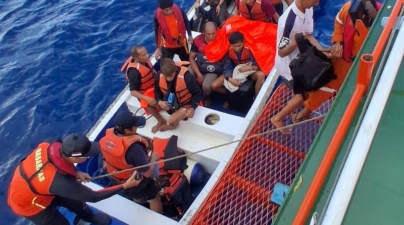 Karam Di Perairan Teun Nila Serua, 13 Orang Penumpang KLM.Cajoma V Berhasil Di Evakuasi Basarnas Ambon
