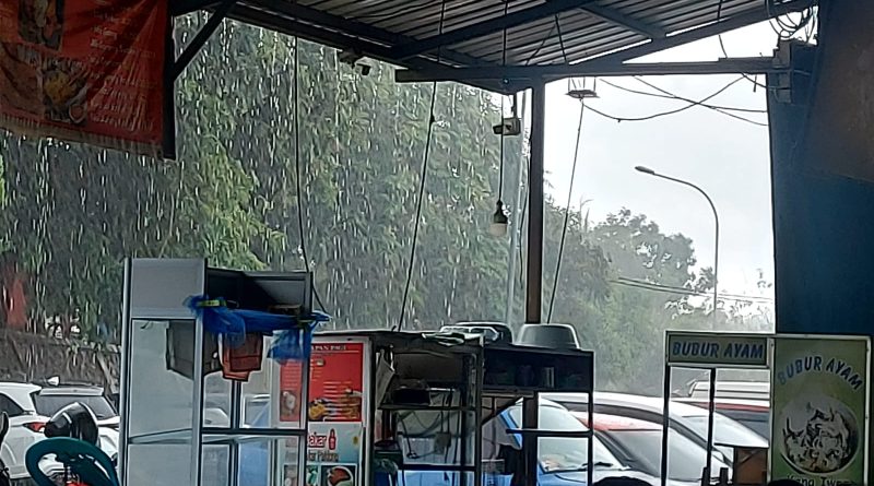 Hujan Deras Landa Batam, Sejumlah Ruas Jalan Tergenang Air