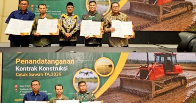 Wujudkan Swasembada, Pangdam Pattimura Teken Kontrak Cetak Sawah 1.454 Hektar
