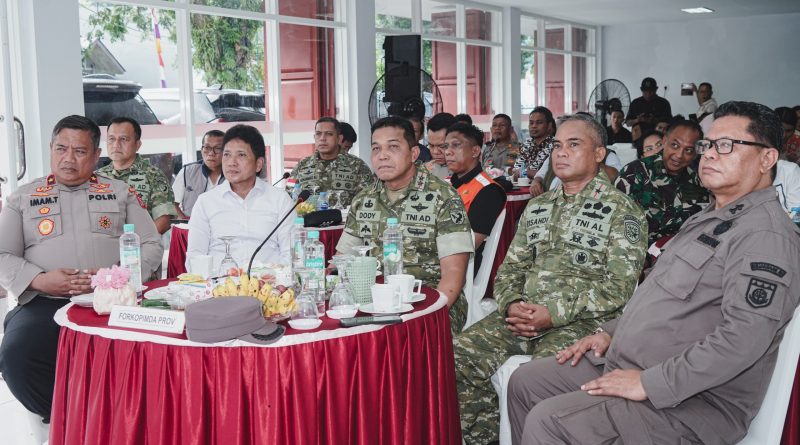 Pangdam XV/Pattimura Ikuti “VICON” Peresmian 1.061 Koperasi Desa MERAH PUTIH Oleh PRESIDEN RI
