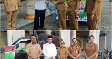 Pemerintah Kota Ambon Menyerahkan 100 Ekor Hewan Kurban untuk Seluruh Masjid di Kota Ambon