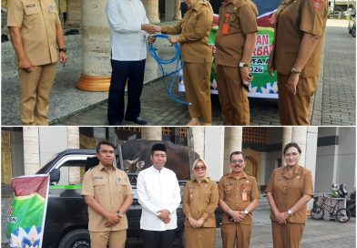 Pemerintah Kota Ambon Menyerahkan 100 Ekor Hewan Kurban untuk Seluruh Masjid di Kota Ambon