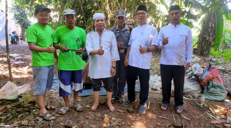Lurah Ciketing Udik Terjun Langsung Monitoring Pemotongan Hewan Kurban Idul Adha 1414 H, di Wilayahnya