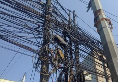 Memetik dan Melihat Kabel Semberawut Di Duga Pihak Yang Berwenang Mati Fungsi