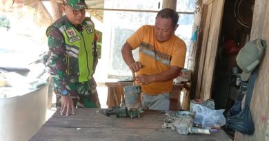 Babinsa Komsos Dengan Mekanik Bengkel