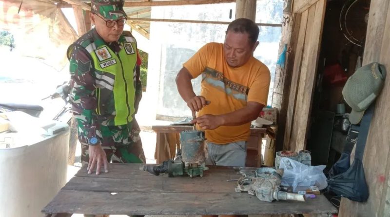Babinsa Komsos Dengan Mekanik Bengkel