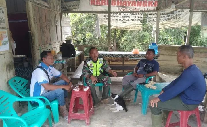 Komsos Rutin Dilaksanakan Oleh Babinsa Agar Lingkungan Selalu Aman