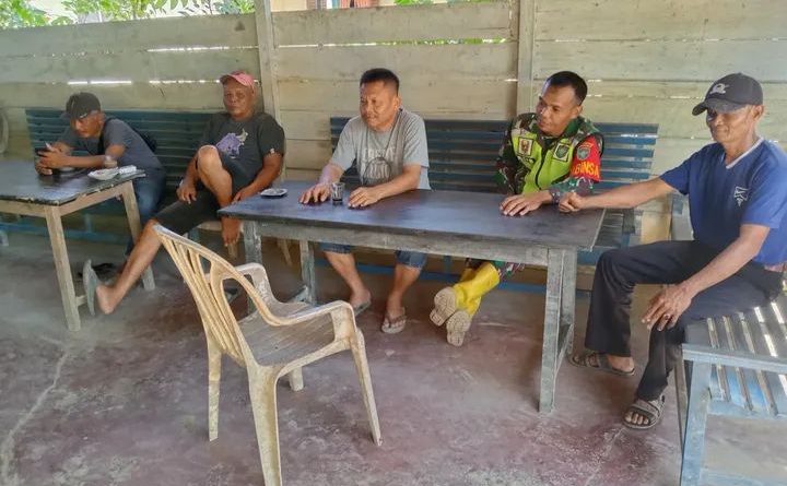Babinsa 09/Banda Mulia Komsos Bersama Elemen Masyarakat