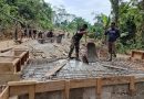 Pembangunan Jembatan Plat Beton Di TMMD Reguler Ke-128 Melaksanakan Pekerjaan Pengecoran