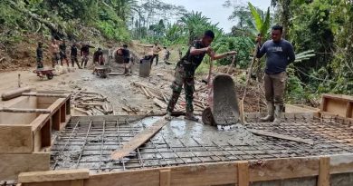 Pembangunan Jembatan Plat Beton Di TMMD Reguler Ke-128 Melaksanakan Pekerjaan Pengecoran