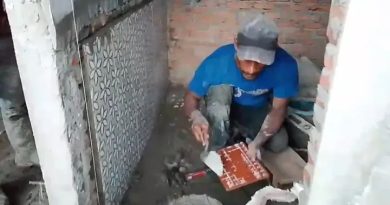 Pekerjaan Pembangunan MCK Masuk Tahap Pemasangan Keramik