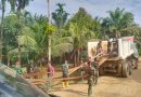Semangat Anggota Satgas TMMD Muat Semen Dan Kayu Ke Lokasi Pembangunan Plat Beton