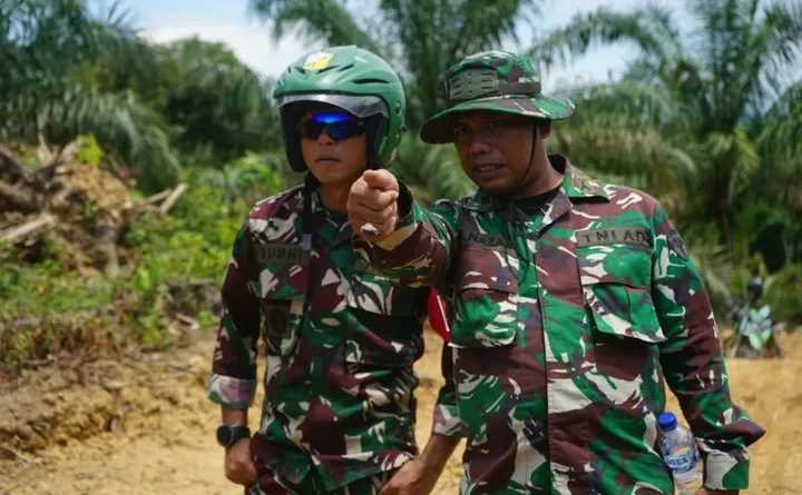 Dansatgas TMMD Reguler Ke- 128 Kodim 0117/Aceh Tamiang Tinjau Pengerjaan Sasaran Fisik