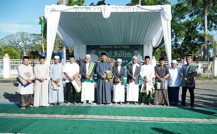 Dandim 0117/Aceh Tamiang Bersama Unsur Forkopimda Melaksanakan Sholat Idul Adha 1447 H Di Halaman Pendopo Bupati