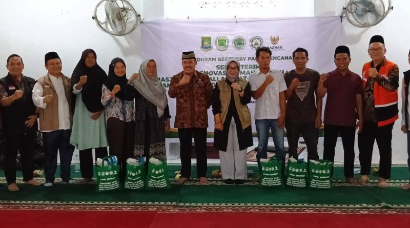 Mewakili Bupati, Plt Sekda Aceh Tamiang Resmikan Program Renovasi Masjid Babul Falah