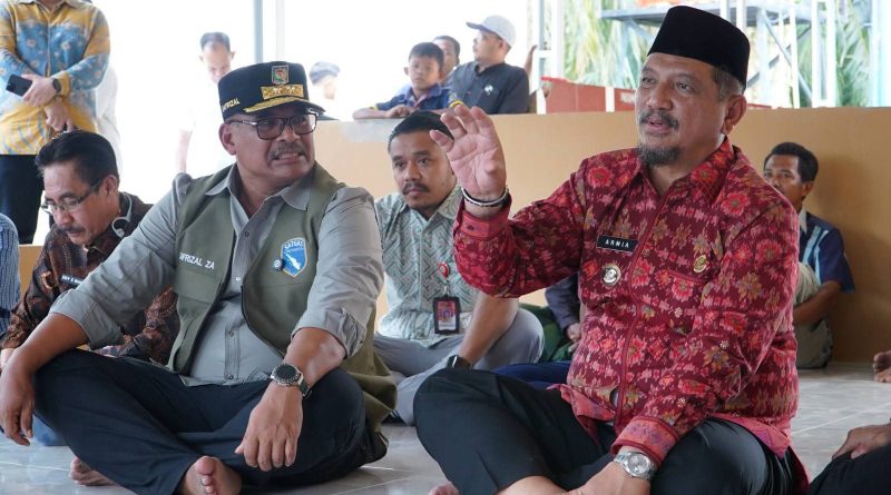 Bupati Aceh Tamiang Bersama Dirjen Adwil Kemendagri Tinjau Instalasi Air Bersih dan Serahkan Bantuan bagi Warga Terdampak Bencana