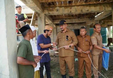 Bupati Armia Serahkan 2 Ekor Sapi Kurban dari Presiden Prabowo