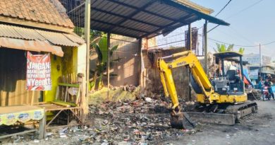 Dinas lingkungan hidup Kabupaten Cirebon, Kuras habis tempat pembuangan sampah Pasar Minggu.