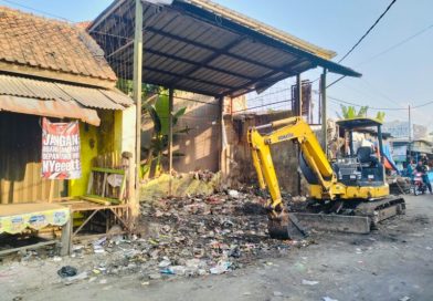 Dinas lingkungan hidup Kabupaten Cirebon, Kuras habis tempat pembuangan sampah Pasar Minggu.