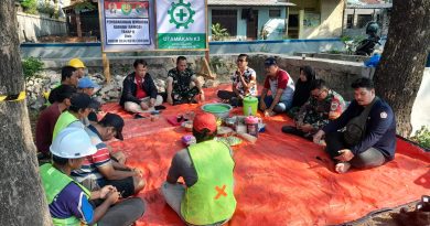 Babinsa Pekiringan Hadiri Tasyakuran Pembangunan Jembatan Armco di RW 08