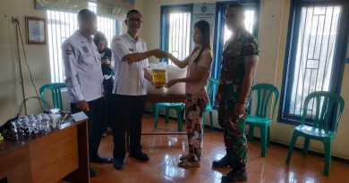 Penyaluran Bantuan beras dan minyak goreng di Desa Mandala kasih Pemkec Pameungpeuk laksanakan monitoring langsung