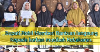 Bupati Rohil Memberi Bantuan langsung Kepada korban musibah Kebakaran.