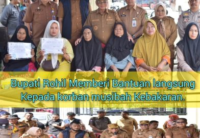 Bupati Rohil Memberi Bantuan langsung Kepada korban musibah Kebakaran.
