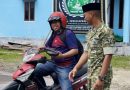 Saat Kebaikan Mengetuk Pintu Hati di Hari Jumat, Prajurit Yonif TP 859/RBK Berbagi Kebahagiaan Bersama Masyarakat Supiori
