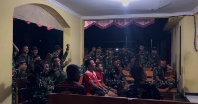 Malam Penuh Euforia, Yonif TP 859/RBK Hadirkan NOBAR yang Mengguncang Supiori