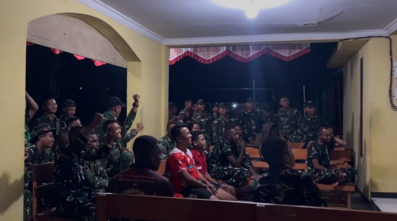 Malam Penuh Euforia, Yonif TP 859/RBK Hadirkan NOBAR yang Mengguncang Supiori