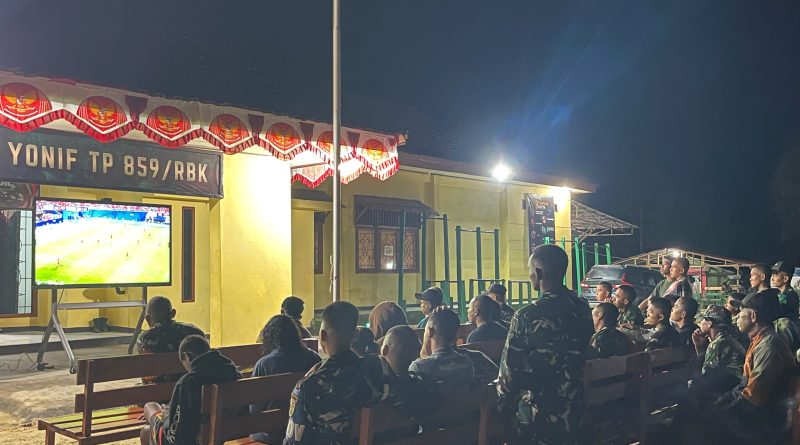 Dari Lapangan Dunia Hingga Tanah Papua, Semangat Kebersamaan Satukan Prajurit Yonif TP 859/RBK dan Masyarakat Supiori