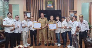 Panitia HPN Bekasi Raya 2026 Serahkan Piagam Penghargaan dan Laporan Kegiatan 