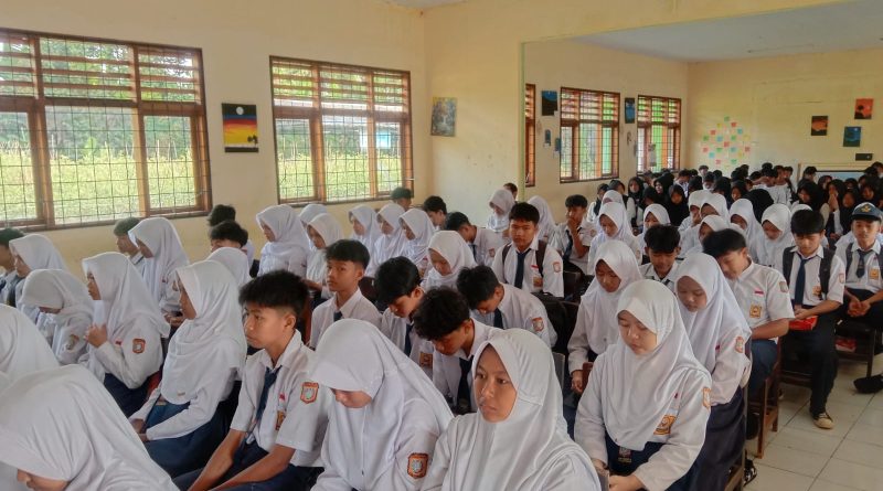 Penuh Bahagia Pelepasan Siswa- Siswi SMPN 2 Karamatmulya berjalan sukses.