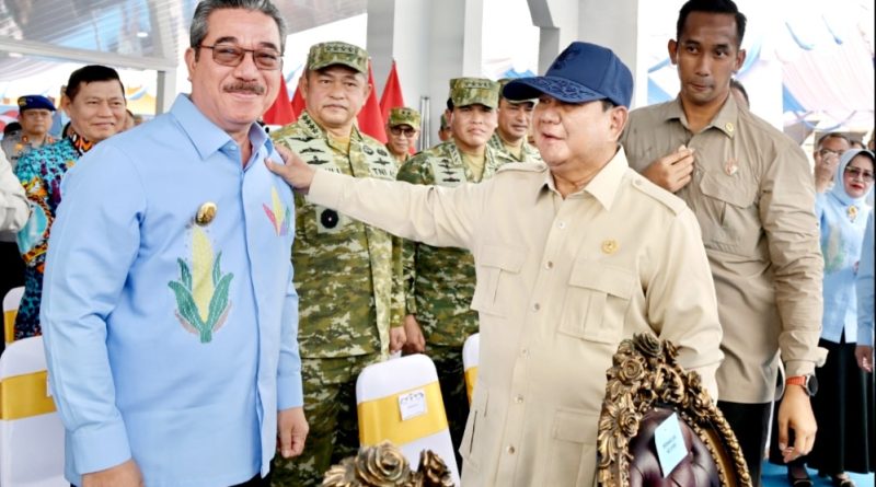 Penas Gorontalo : Prabowo Tepuk Bahu HL, “Pa Kumis Ganteng”, Saya Bantu Banyak Untuk Maluku