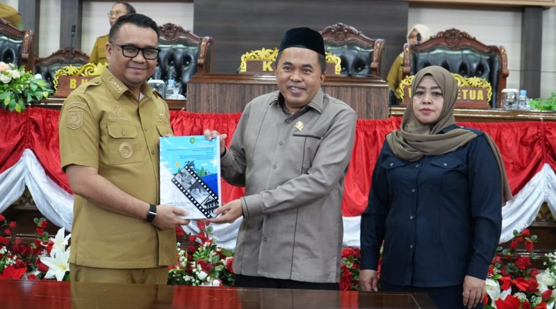 Paripurna Raperda Pertanggungjawaban APBD 2025, Bupati Kukar Ajak DPRD Perkuat Tata Kelola Keuangan