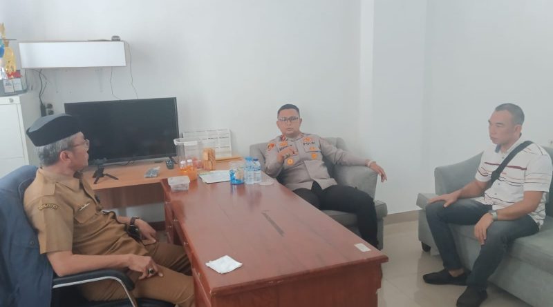 Orang Tua Tenang! Kapolsek Pinang & TNI Kawal Ketat PPDB di SMPN 34 Cipete