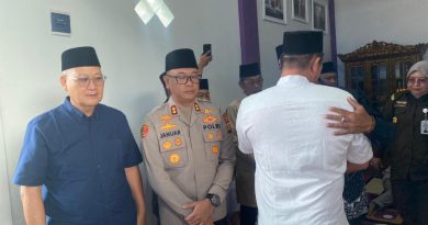 Kapolres Pagar Alam AKBP Januar Kencana Setia Persada Bersama Jajaran Takziah ke Rumah Duka Ayahanda Wali Kota Pagar Alam