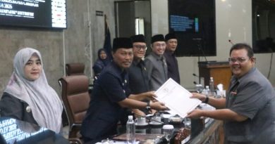 Fraksi-fraksi DPRD Kota Cirebon Sampaikan Pemandangan Umum Pertanggungjawaban.