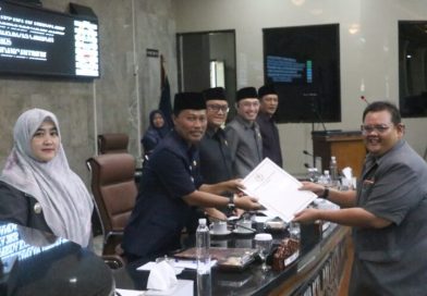 Fraksi-fraksi DPRD Kota Cirebon Sampaikan Pemandangan Umum Pertanggungjawaban.