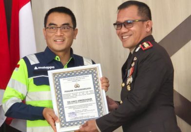 Polres Luwu Beri Penghargaan kepada Dirut MDA atas Kontribusi Dukung Pelayanan Masyarakat.
