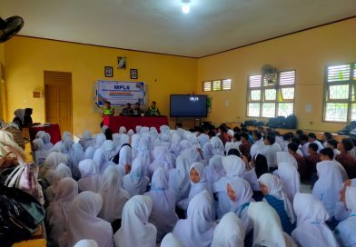 Polres Luwu Tanamkan Kesadaran Hukum dan Bahaya NAPZA kepada Pelajar SMAN 12 di Momentum MPLS 2026.