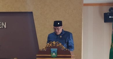 DESAK PENINGKATAN DANA PARPOL DAN SELESAIKAN HAMBATAN HAK NAKESFraksi Gerindra Soroti Kekurangan Anggaran hingga Kesejahteraan Medis dalam Paripurna II DPRK Teluk Wondama