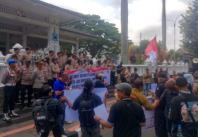Jurnalis KuninganGelar Aksi Damai Depan Pendopo Kuningan Gak Terima Dilebeli “Londo Ireng”, Tegas Minta Presiden Hargai Propesi Wartawan.