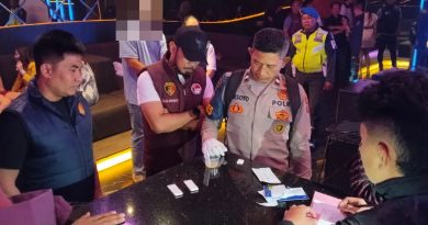 Upaya pencegahan dan penyalahgunaan narkotika dan minuman beralkohol,petugas menyambangi tiga tempat hiburan malam di kompleks csb mall.