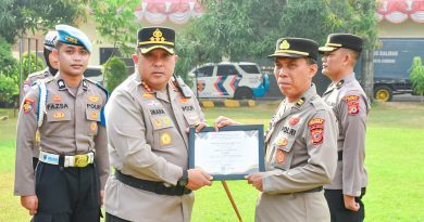 Polresta Cirebon Gelar Apel Jam Pimpinan Sekaligus Penyerahan Penghargaan Pelayanan Prima dan IKPA 2026